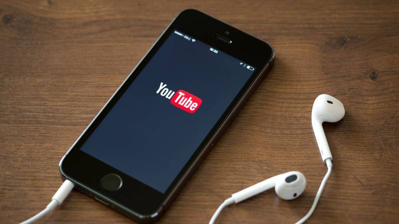 YouTube recorre à IA para distinguir contas de menores e adultos YouTube recorre à IA para distinguir contas de menores e adultos - Imagem do artigo original