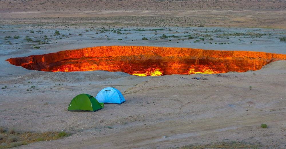 Cratera Porta do Inferno continua a arder após meio século e intriga especialistas Cratera Porta do Inferno continua a arder após meio século e intriga especialistas - Imagem do artigo original