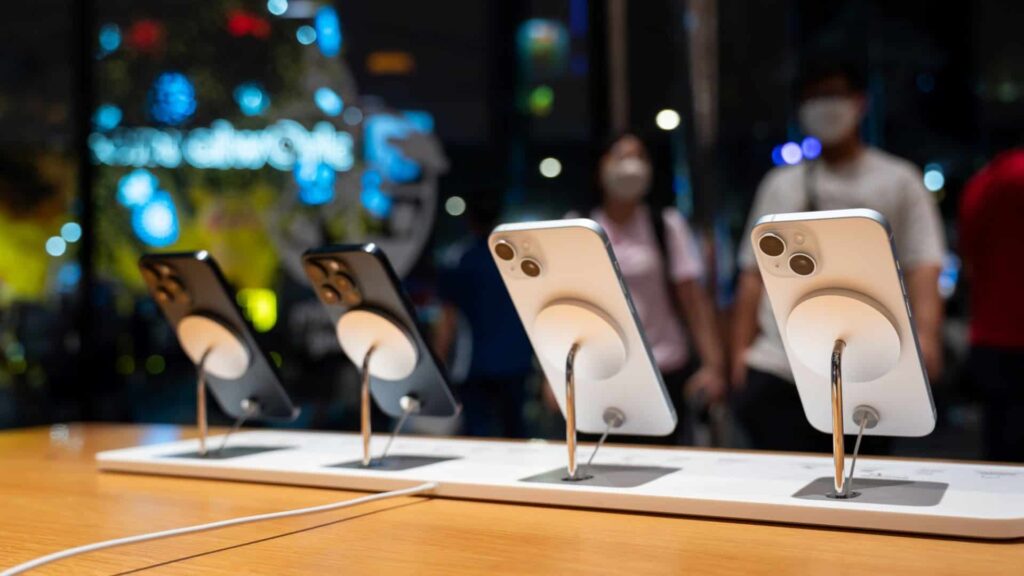 Exportações de iPhones feitos na Índia ultrapassam as da China para os EUA Exportações de iPhones feitos na Índia ultrapassam as da China para os EUA