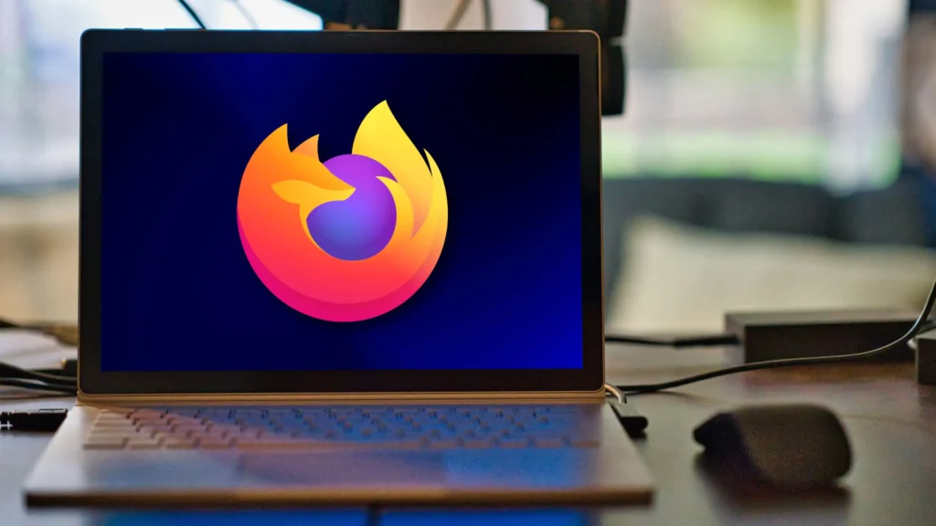 Firefox 141 introduz agrupamento de separadores com IA e conversões na barra de endereço