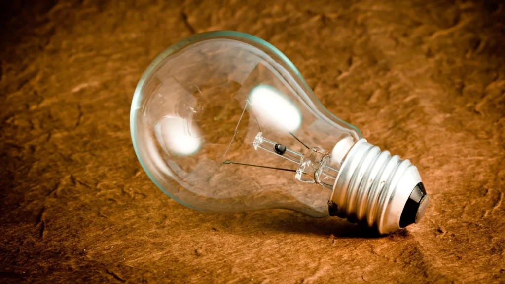 Lâmpada elétrica: da faísca inicial ao LED inteligente em dois séculos Lâmpada elétrica: da faísca inicial ao LED inteligente em dois séculos