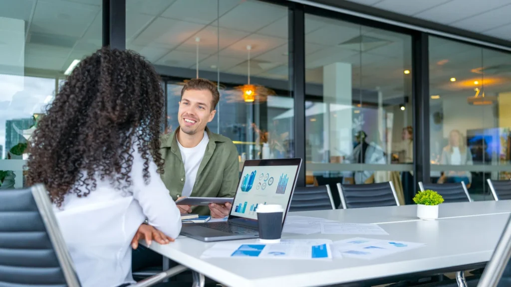Comunicação interna estratégica reduz custos e aumenta produtividade, indicam estudos Comunicação interna estratégica reduz custos e aumenta produtividade, indicam estudos
