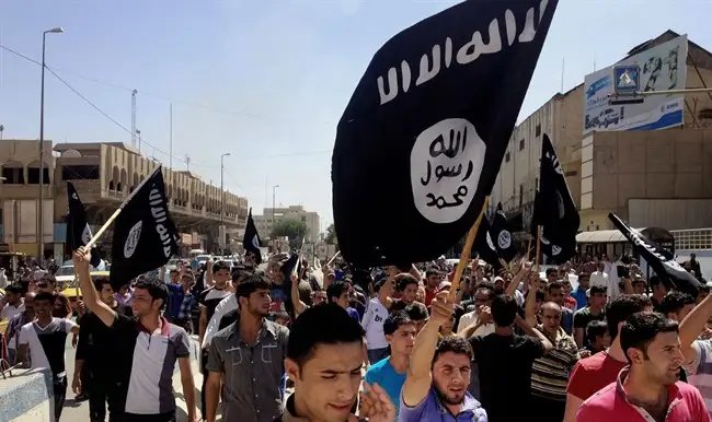 Iraque inicia escavação de vala comum atribuída ao EI Iraque inicia escavação de vala comum atribuída ao EI