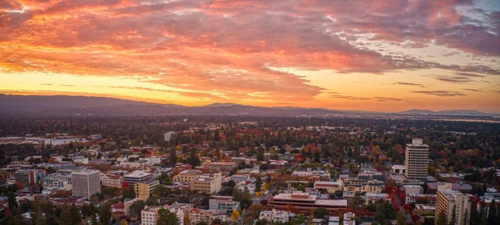 Vizinhos de Mark Zuckerberg reclamam de obras em Palo Alto Vizinhos de Mark Zuckerberg reclamam de obras em Palo Alto