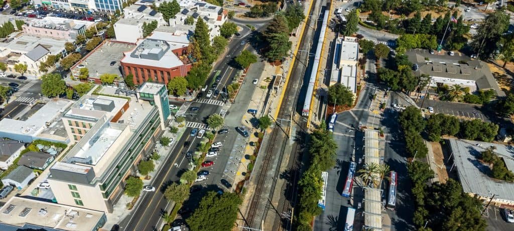 Vizinhos de Mark Zuckerberg reclamam de obras em Palo Alto Vizinhos de Mark Zuckerberg reclamam de obras em Palo Alto - Imagem do artigo original