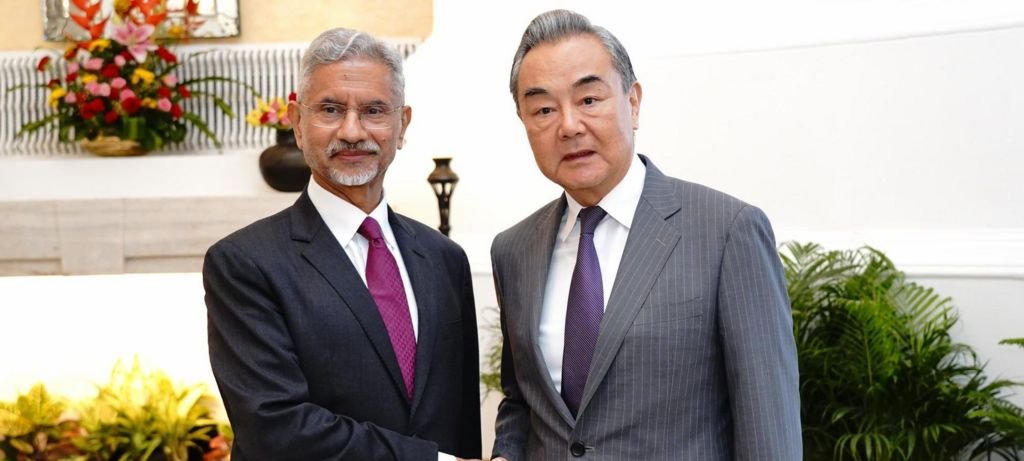 China e Índia devem ser parceiras, afirma Wang Yi China e Índia devem ser parceiras, afirma Wang Yi