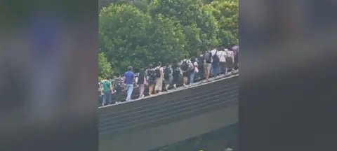 Enchentes no Paquistão já somam 330 mortos; 15 em nova onda Enchentes no Paquistão já somam 330 mortos; 15 em nova onda - Imagem do artigo original