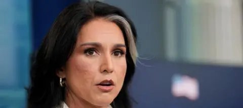 Tulsi Gabbard anuncia corte de 50% no staff de inteligência Tulsi Gabbard anuncia corte de 50% no staff de inteligência - Imagem do artigo original