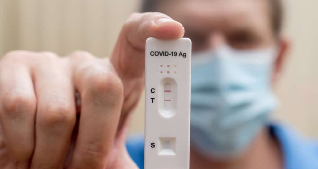 Influenza A supera Covid-19 em síndrome respiratória grave Influenza A supera Covid-19 em síndrome respiratória grave - Imagem do artigo original