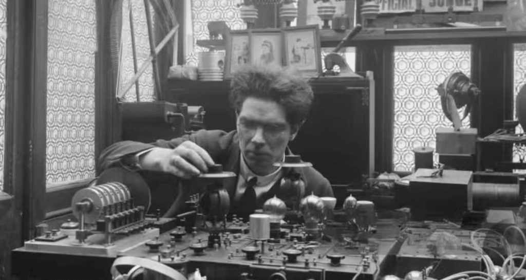 Cientista britânico previu TV, smartphones e Alexa em 1925 Cientista britânico previu TV, smartphones e Alexa em 1925