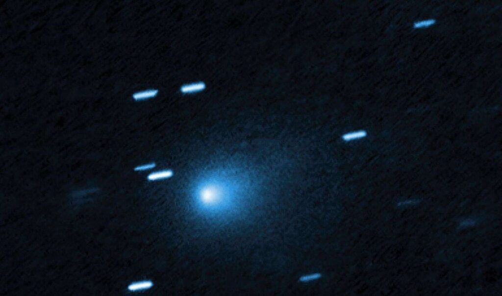 Cometa 3I/ATLAS exibe rara anticauda rumo ao Sol Cometa 3I/ATLAS exibe rara anticauda rumo ao Sol