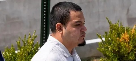 Deportação de Kilmar Ábrego García pode ser para Uganda Deportação de Kilmar Ábrego García pode ser para Uganda - Imagem do artigo original