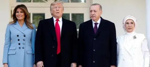 Emine Erdogan cobra Melania Trump por crianças em Gaza Emine Erdogan cobra Melania Trump por crianças em Gaza - Imagem do artigo original