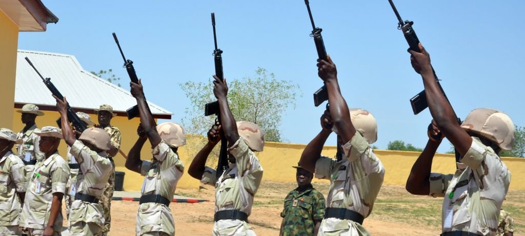 Nigéria mata 35 jihadistas em ataques aéreos, diz Exército Nigéria mata 35 jihadistas em ataques aéreos, diz Exército
