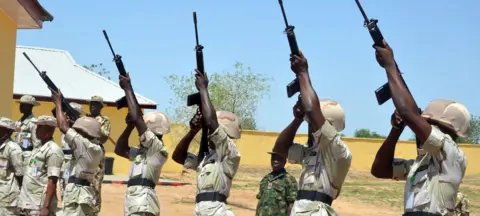 Nigéria mata 35 jihadistas em ataques aéreos, diz Exército Nigéria mata 35 jihadistas em ataques aéreos, diz Exército - Imagem do artigo original