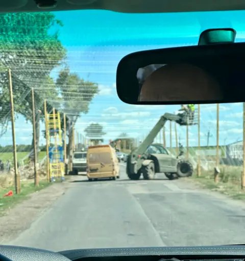 Ataques em Donetsk forçam fuga de civis e desafiam Kiev Ataques em Donetsk forçam fuga de civis e desafiam Kiev - Imagem do artigo original