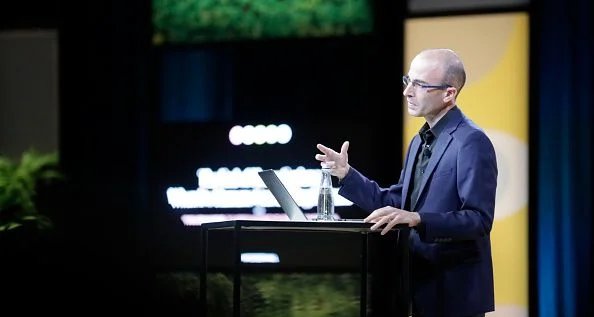 Yuval Harari alerta: IA pode superar a humanidade Yuval Harari alerta: IA pode superar a humanidade