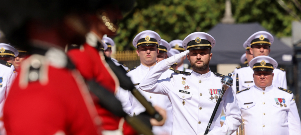 Banda naval ucraniana toca com Scots Guards em Londres Banda naval ucraniana toca com Scots Guards em Londres