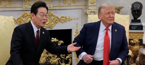 Lee Jae Myung se encontra com Trump e evita tensão Lee Jae Myung se encontra com Trump e evita tensão - Imagem do artigo original