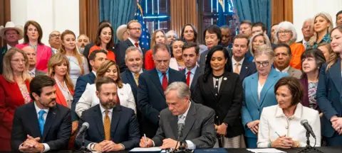 Texas restringe chineses na compra e aluguel de imóveis Texas restringe chineses na compra e aluguel de imóveis - Imagem do artigo original
