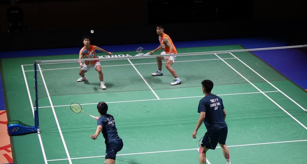 Cão-robô joga badminton após treino com IA na ETH Cão-robô joga badminton após treino com IA na ETH