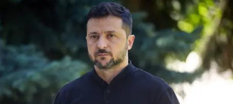 Zelensky rejeita zona de segurança proposta por líderes Zelensky rejeita zona de segurança proposta por líderes - Imagem do artigo original