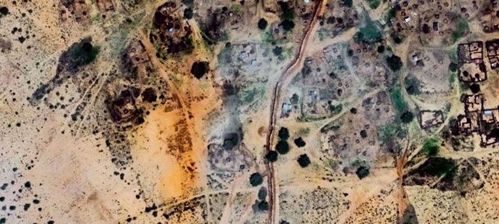 El Fasher: muro de terra isola cidade sitiada no Sudão El Fasher: muro de terra isola cidade sitiada no Sudão