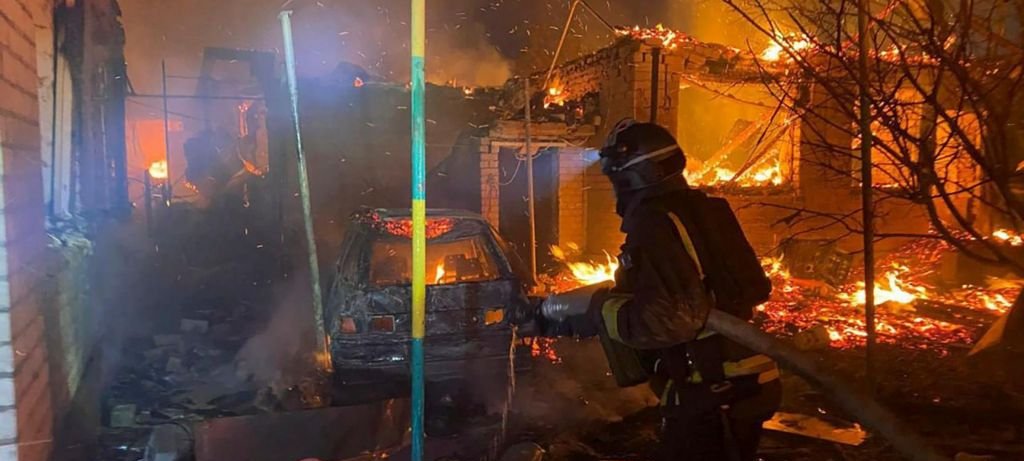 Ataque russo na Ucrânia deixa mortos e fere dezenas Ataque russo na Ucrânia deixa mortos e fere dezenas