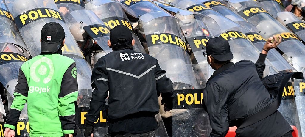 Indonesian politicians to have perks cut in bid to quell unrest Indonesian politicians to have perks cut in bid to quell unrest