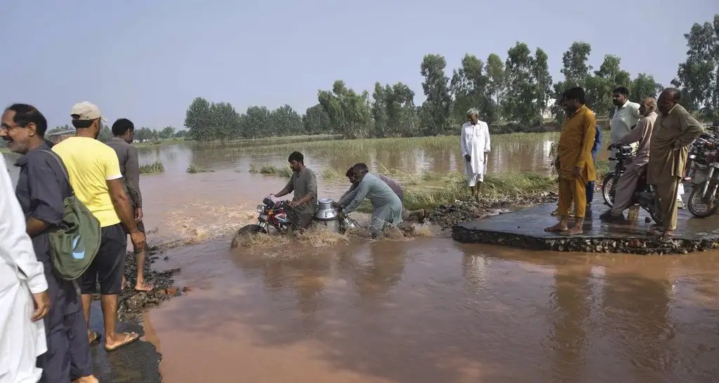Pakistan’s Punjab province battered by its biggest flood with 2 million people at risk - National | Globalnews.ca Pakistan’s Punjab province battered by its biggest flood with 2 million people at risk - National | Globalnews.ca