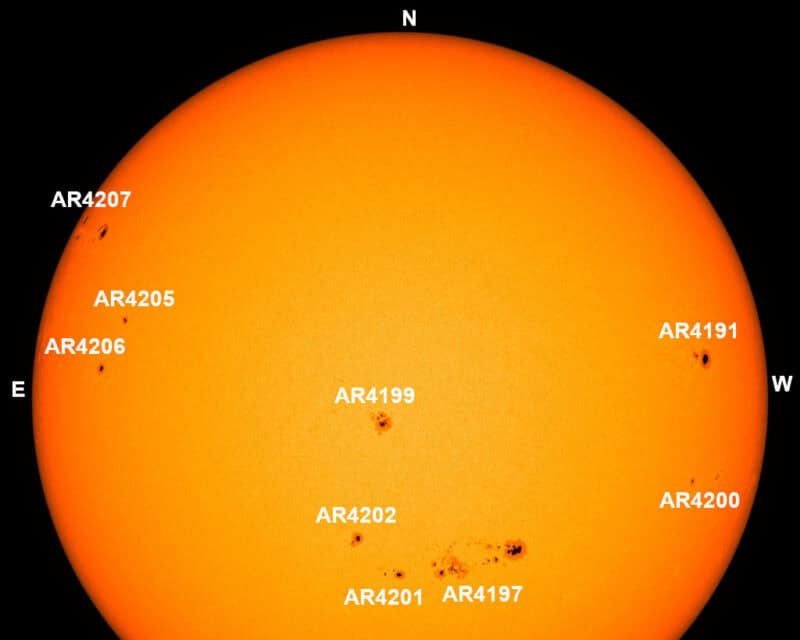 Jato de plasma solar canibal atinge a Terra nesta terça Jato de plasma solar canibal atinge a Terra nesta terça