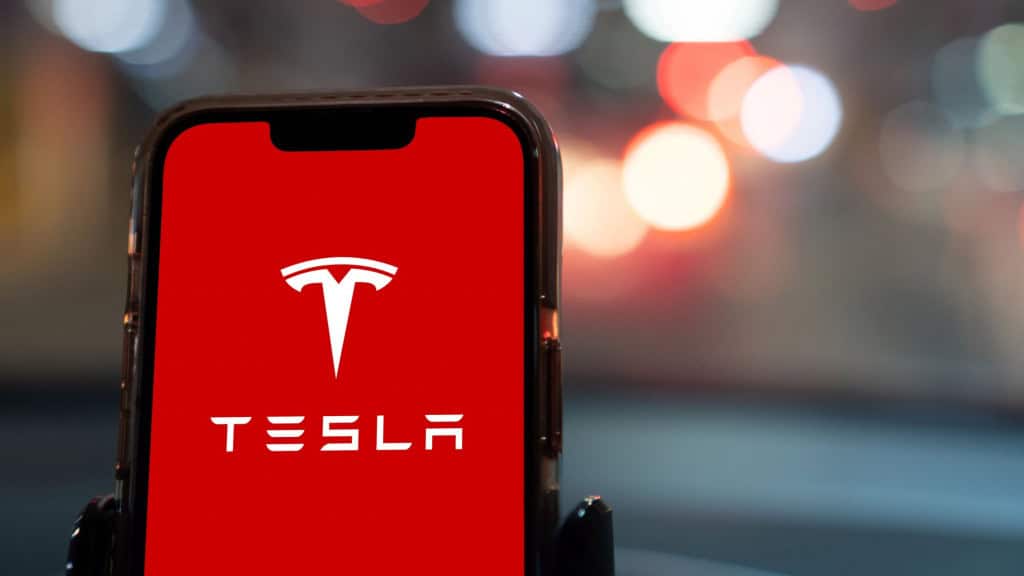 Tesla prepara novo sistema de condução autónoma com lançamento previsto Tesla prepara novo sistema de condução autónoma com lançamento previsto - Imagem do artigo original