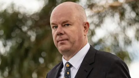 Justiça australiana revela tentativas de envenenamento do marido por Erin Patterson Justiça australiana revela tentativas de envenenamento do marido por Erin Patterson - Imagem do artigo original