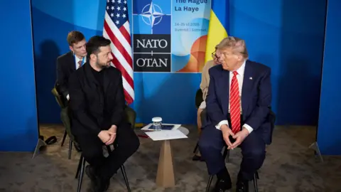 Zelensky rejeita concessões territoriais antes da reunião entre Trump e Putin Zelensky rejeita concessões territoriais antes da reunião entre Trump e Putin - Imagem do artigo original