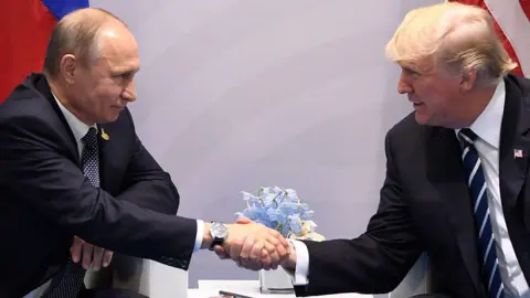 Trump e Putin chegam ao Alasca com objetivos distintos para a guerra na Ucrânia Trump e Putin chegam ao Alasca com objetivos distintos para a guerra na Ucrânia - Imagem do artigo original