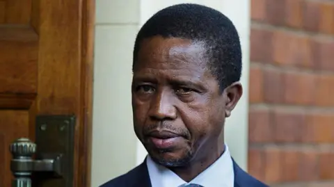 Governo da Zâmbia vence na Justiça, mas corpo de Edgar Lungu continua na África do Sul Governo da Zâmbia vence na Justiça, mas corpo de Edgar Lungu continua na África do Sul - Imagem do artigo original