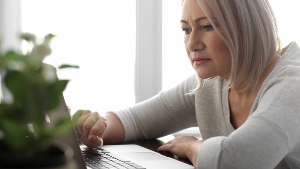 Porque ouves uma voz interior quando lês em silêncio Porque ouves uma voz interior quando lês em silêncio