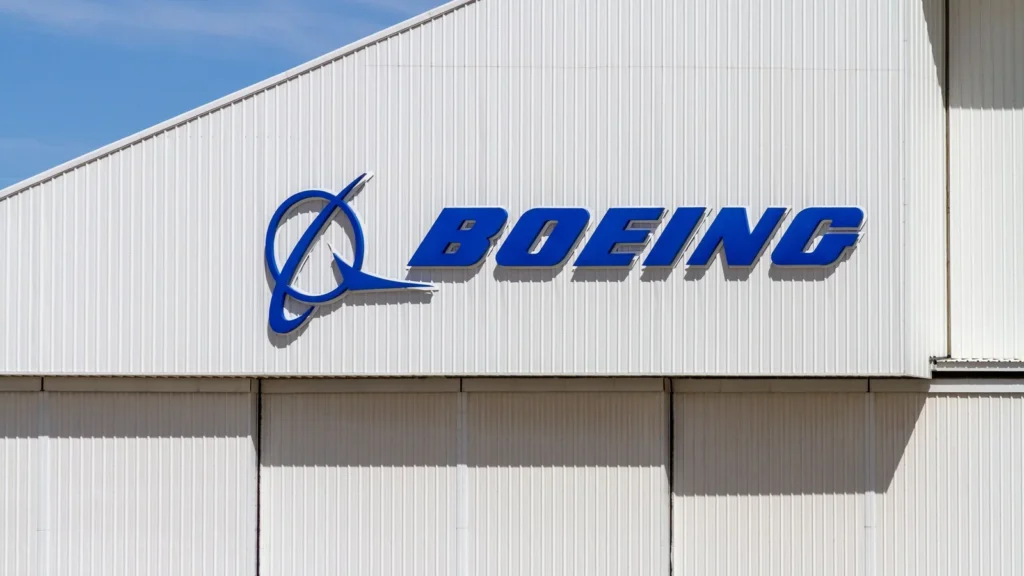 Boeing aumenta receitas em 35% e supera previsões no 2.º trimestre de 2025 Boeing aumenta receitas em 35% e supera previsões no 2.º trimestre de 2025