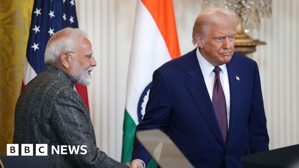 Trump aplica tarifa extra de 25% às importações indianas devido ao petróleo russo Trump aplica tarifa extra de 25% às importações indianas devido ao petróleo russo