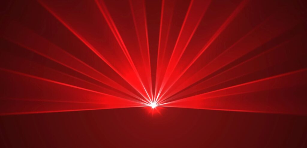 Penas de pavão emitem laser e abrem caminho a dispositivos biocompatíveis