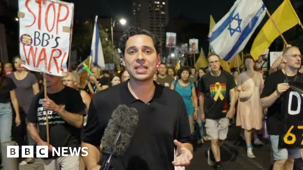 Manifestantes marcham até residência de Netanyahu e contestam plano para Gaza Manifestantes marcham até residência de Netanyahu e contestam plano para Gaza