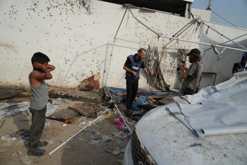 Ataque israelita mata repórteres da Al Jazeera junto ao maior hospital de Gaza Ataque israelita mata repórteres da Al Jazeera junto ao maior hospital de Gaza