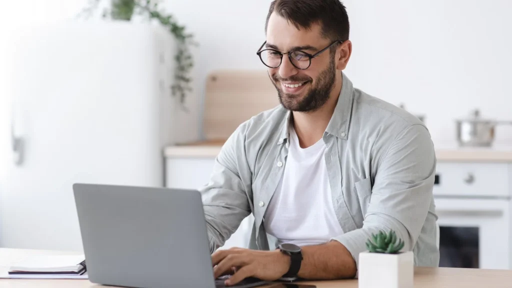 Mercado remoto reúne 121 vagas em tecnologia, marketing e design Mercado remoto reúne 121 vagas em tecnologia, marketing e design