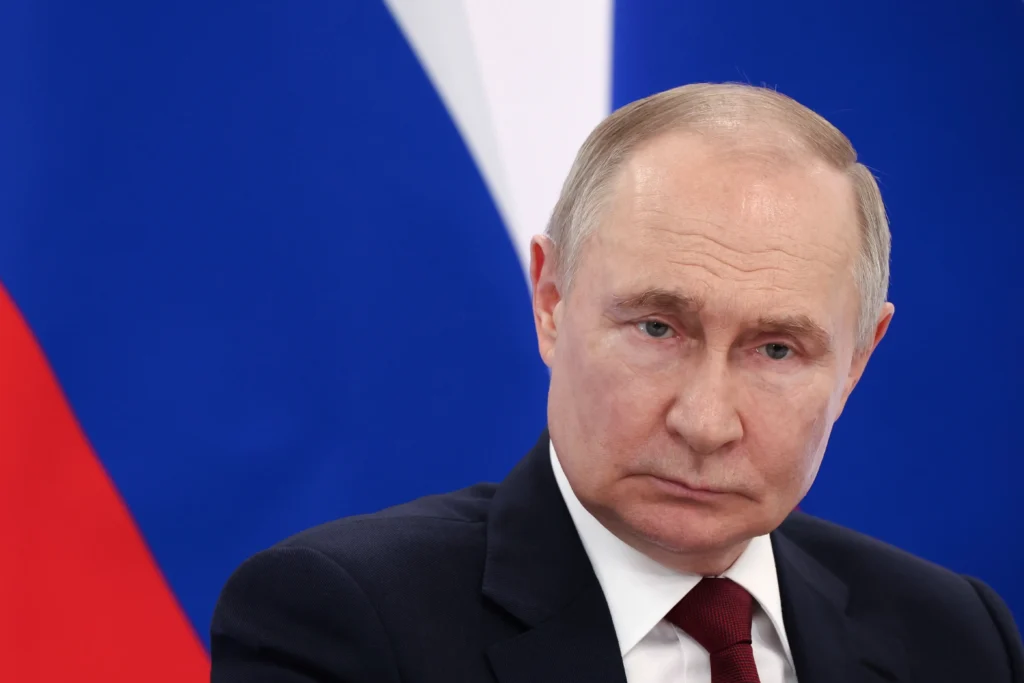 Putin sinaliza disposição para novo acordo nuclear com os EUA em encontro no Alasca Putin sinaliza disposição para novo acordo nuclear com os EUA em encontro no Alasca