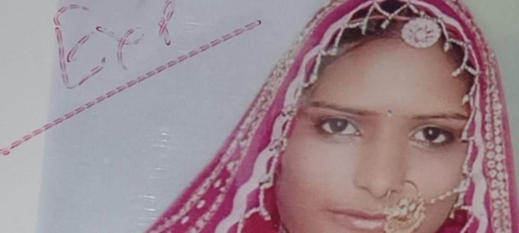 Tribunal indiano condena homem à morte por queimar esposa devido à cor da pele Tribunal indiano condena homem à morte por queimar esposa devido à cor da pele