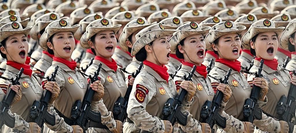 Parada chinesa revela arsenal de mísseis hipersónicos e drones autónomos Parada chinesa revela arsenal de mísseis hipersónicos e drones autónomos