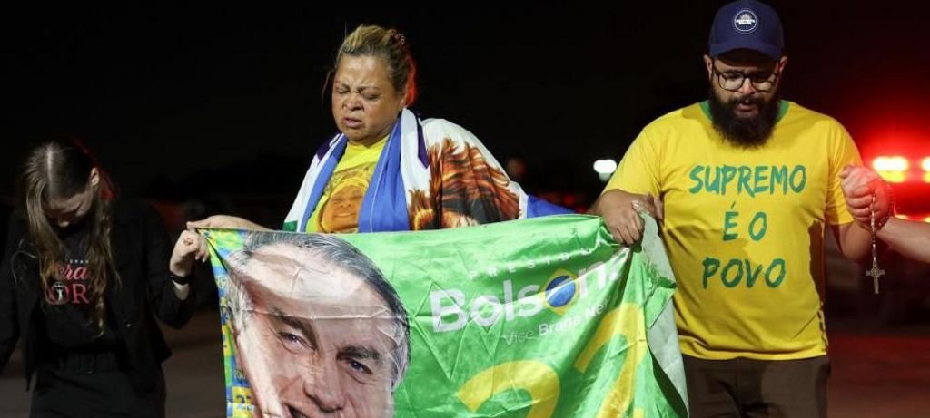 Defesa de Bolsonaro apresenta argumentos finais no Supremo e tenta evitar pena de 40 anos Defesa de Bolsonaro apresenta argumentos finais no Supremo e tenta evitar pena de 40 anos
