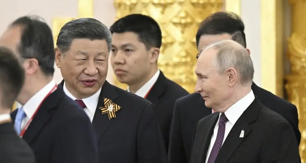 Microfone aberto apanha Putin e Xi a falarem sobre transplantes de órgãos e vida até aos 150 anos Microfone aberto apanha Putin e Xi a falarem sobre transplantes de órgãos e vida até aos 150 anos