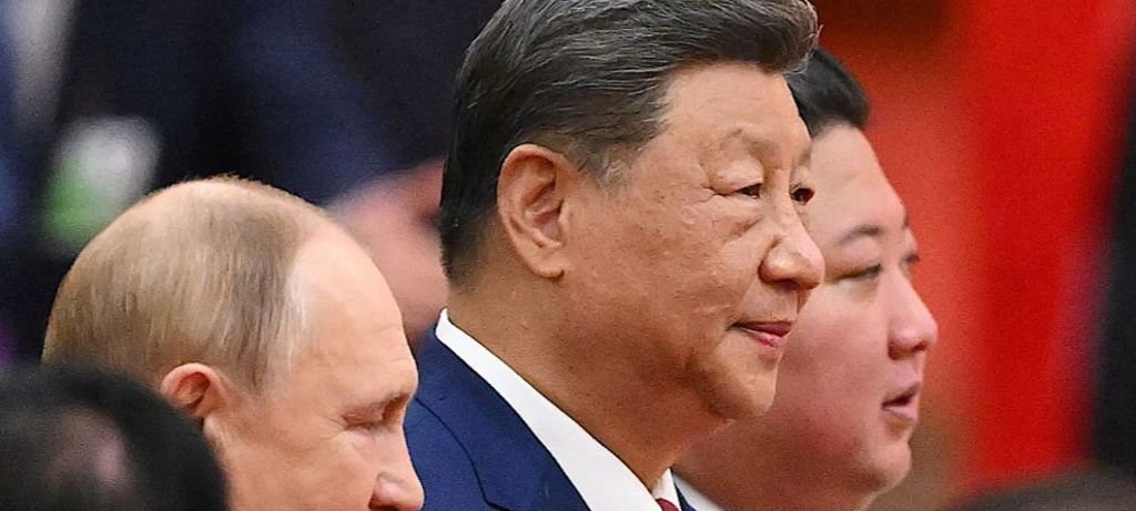 Desfile militar na China junta Xi, Putin e Kim e exibe arsenal nuclear Desfile militar na China junta Xi, Putin e Kim e exibe arsenal nuclear