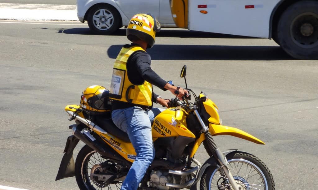 Justiça de São Paulo revoga decreto que proibia mototáxis na capital Justiça de São Paulo revoga decreto que proibia mototáxis na capital